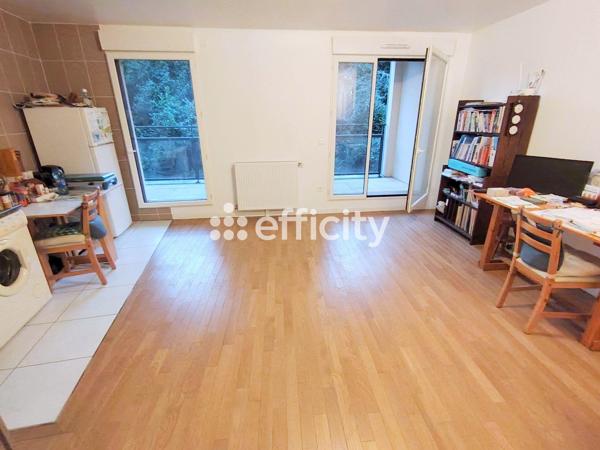 Appartement
         2 pièces
        - 45 m² 369 000 € *