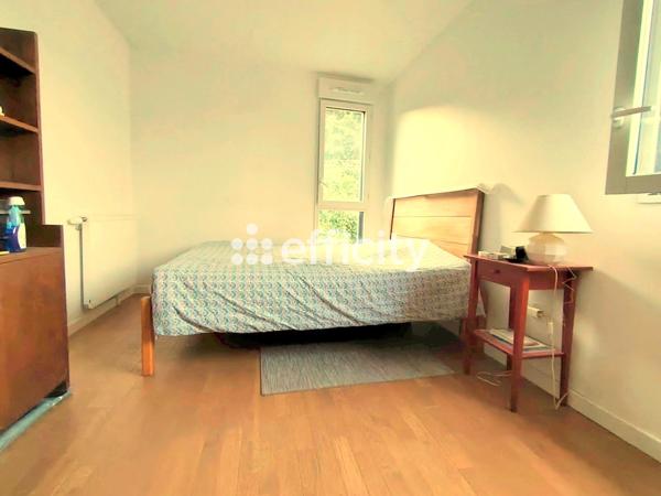 Appartement
         2 pièces
        - 45 m² 369 000 € *