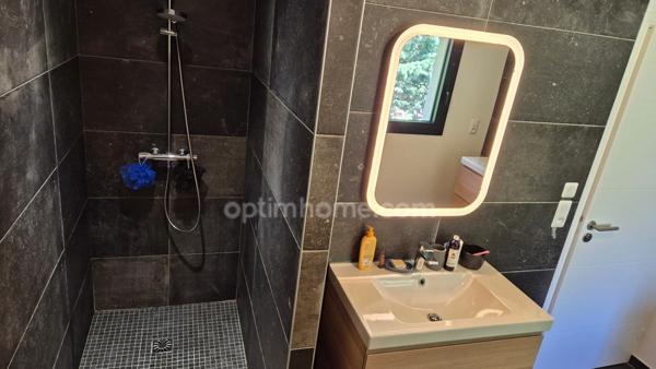 Maison individuelle en semi plain pied sur 1009m2