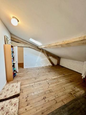 Située à Puylaurens, sur laxe ToulouseCastres, 6 chambres  3 400 m² de terrain