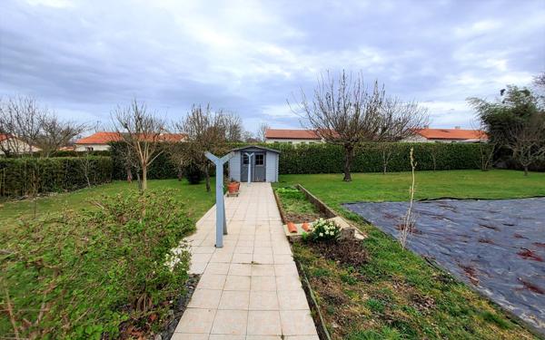 TERRAIN CONSTRUCTIBLE NON VIABILISE - MELAY