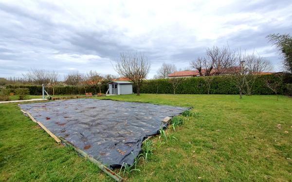 TERRAIN CONSTRUCTIBLE NON VIABILISE - MELAY