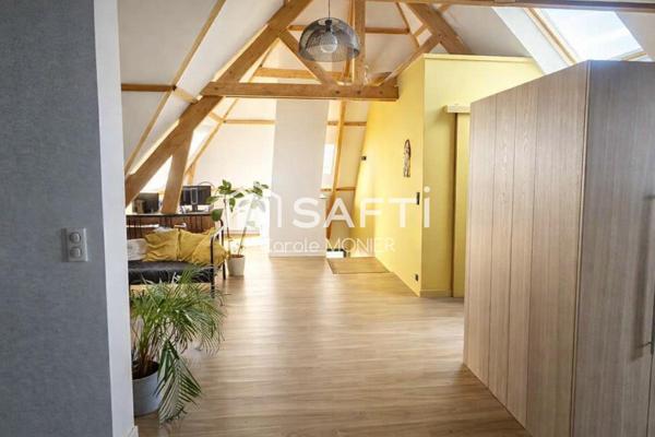 Coup de cœur assuré pour cette maison aux volumes généreux, offrant une vie de plain-pied