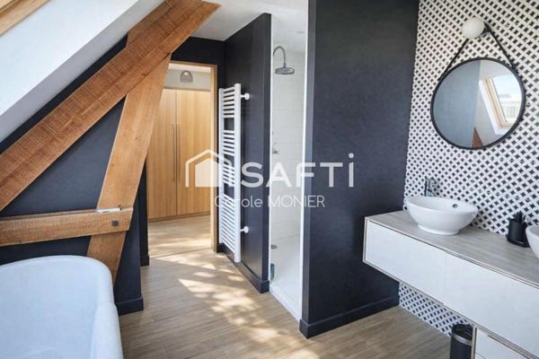 Coup de cœur assuré pour cette maison aux volumes généreux, offrant une vie de plain-pied