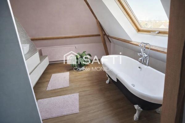 Coup de cœur assuré pour cette maison aux volumes généreux, offrant une vie de plain-pied