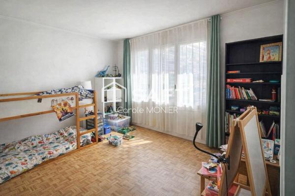 Coup de cœur assuré pour cette maison aux volumes généreux, offrant une vie de plain-pied