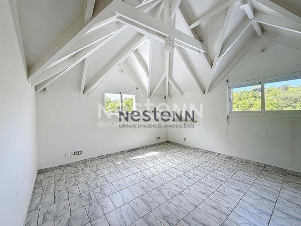 A Vendre Maison F5 a deux niveaux avec terrasse et loggia situee au Gosier