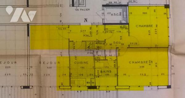 Au pied du métro Saint-Fargeau, 3 pièces avec balcon à rénover, au calme sur cour,