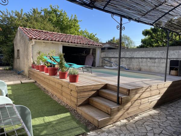 Entraigues-sur-la-Sorgue (84320) Exclusivité Maison de type 5 avec jardin piscine et garage