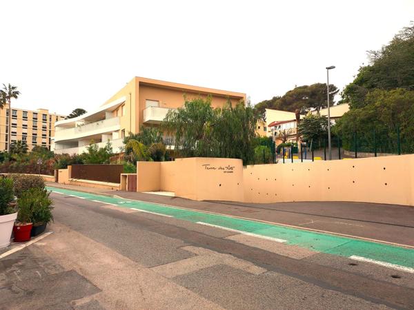 Garage sécurisé dans résidence récente
