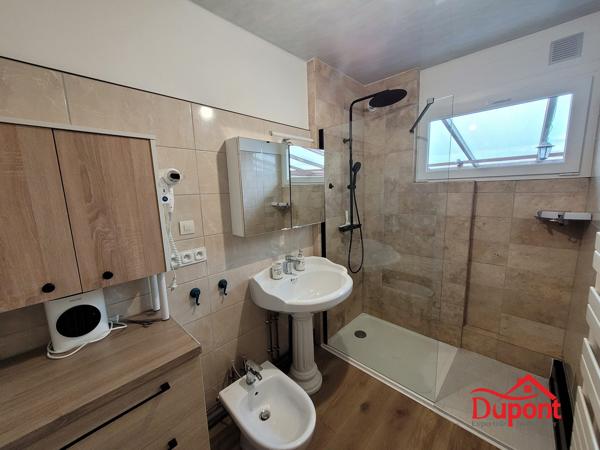 Maison individuelle avec 4 chambres, jardin et garage en sous-sol