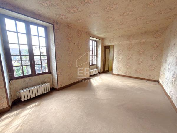 Maison de caractère avec vue exceptionnelle sur la Collégiale à Champeaux