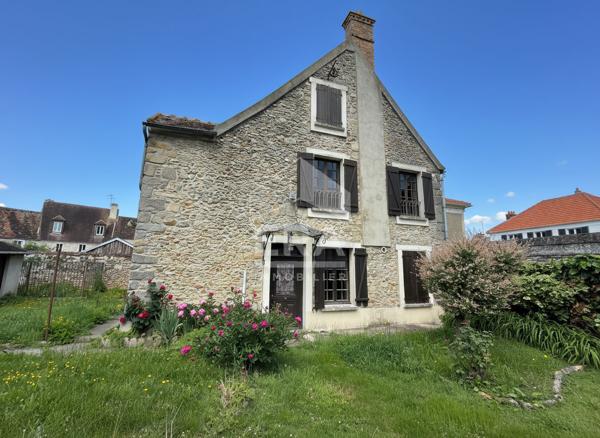 Maison de caractère avec vue exceptionnelle sur la Collégiale à Champeaux