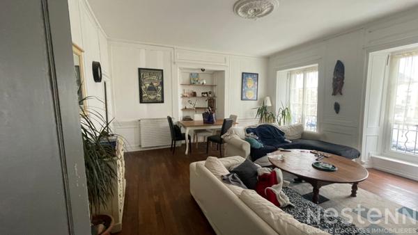 Volumes et caractere pour ce T4 en centre ville d Auray