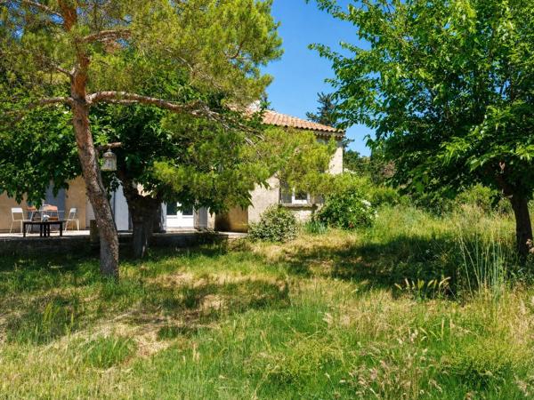 Sur un vaste terrain Arboré, une maison à voir
