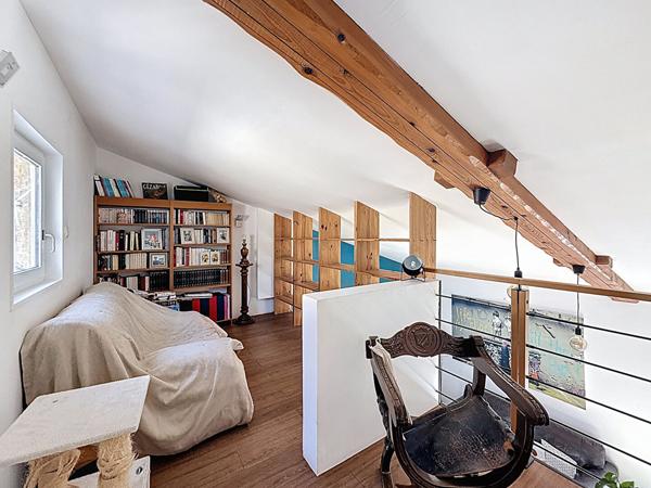 Charmante Maison Centre Ville de Meximieux 4 pièce(s) 102 m2, jardin, piscine.