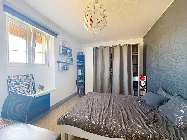 Charmante Maison Centre Ville de Meximieux 4 pièce(s) 102 m2, jardin, piscine.