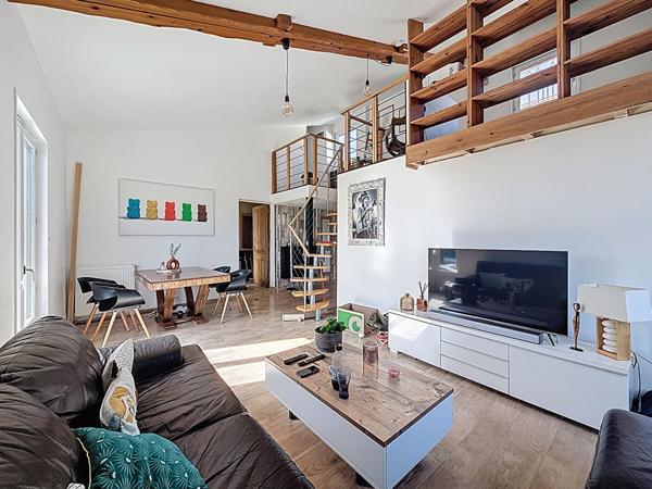 Charmante Maison Centre Ville de Meximieux 4 pièce(s) 102 m2, jardin, piscine.