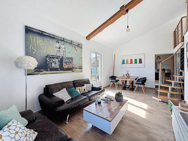 Charmante Maison Centre Ville de Meximieux 4 pièce(s) 102 m2, jardin, piscine.