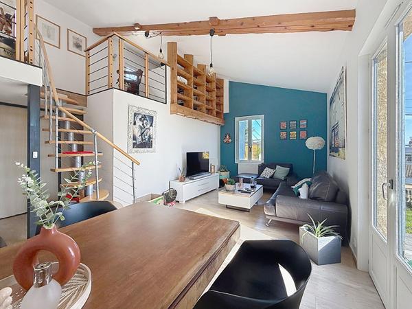 Charmante Maison Centre Ville de Meximieux 4 pièce(s) 102 m2, jardin, piscine.