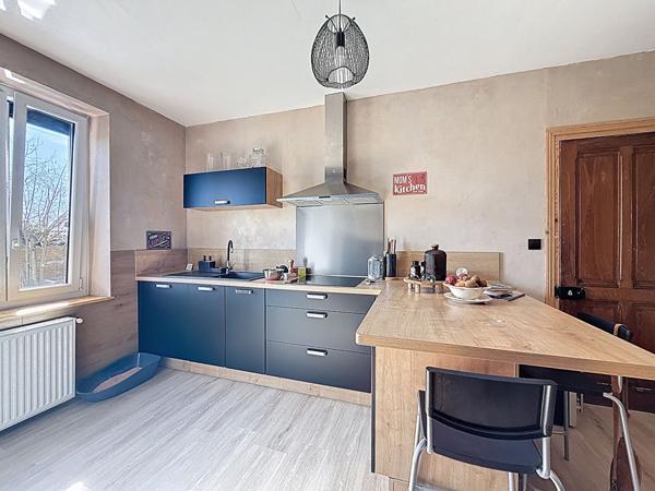 Charmante Maison Centre Ville de Meximieux 4 pièce(s) 102 m2, jardin, piscine.