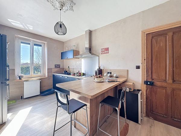 Charmante Maison Centre Ville de Meximieux 4 pièce(s) 102 m2, jardin, piscine.