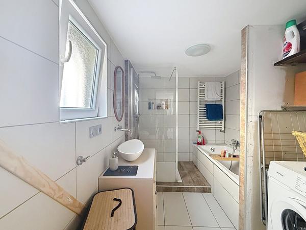 Charmante Maison Centre Ville de Meximieux 4 pièce(s) 102 m2, jardin, piscine.