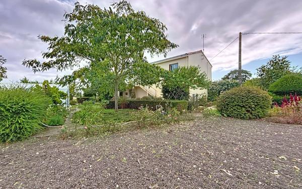 Maison à vendre    5 pièces •  L'Île-d'Elle