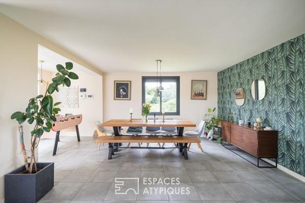 Propriété avec dépendances et piscine sur parc arboré