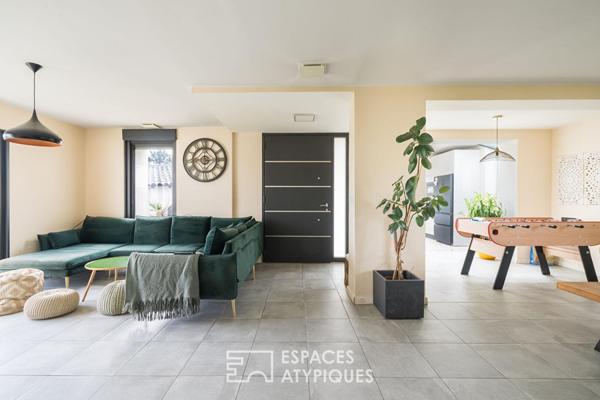 Propriété avec dépendances et piscine sur parc arboré