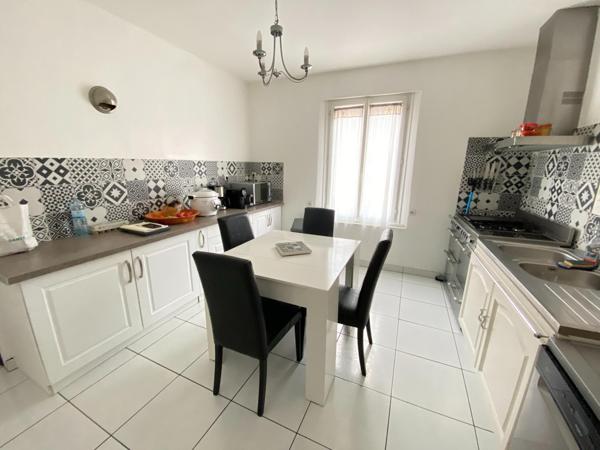 Belle maison ancienne de 91 m2, 2 chambres, jardin de 693 m2