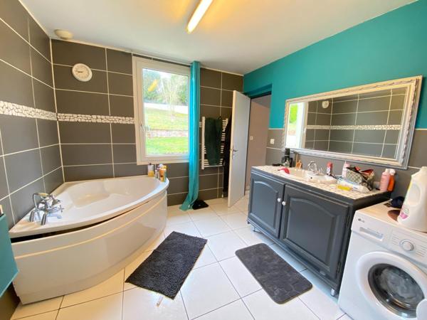 Belle maison ancienne de 91 m2, 2 chambres, jardin de 693 m2