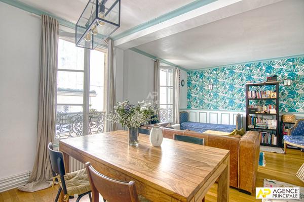 Versailles Notre-Dame appartement 3 pièces 71m² carrez situé au 2 ème étage d'un immeuble 18 éme avec cave €595 000 ** - Référence 27554