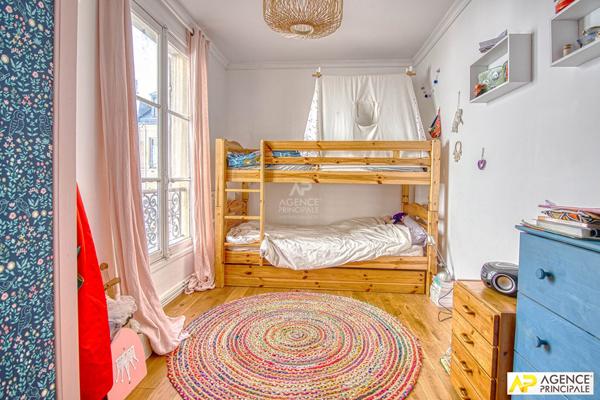 Versailles Notre-Dame appartement 3 pièces 71m² carrez situé au 2 ème étage d'un immeuble 18 éme avec cave €595 000 ** - Référence 27554