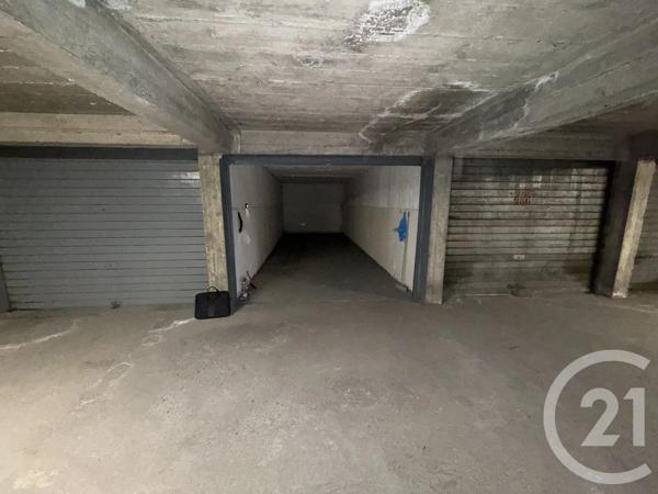 Parking à vendre  27 m 2   ST ETIENNE  - 42