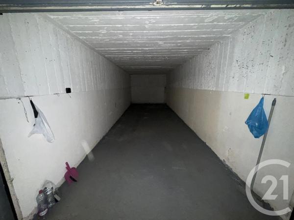 Parking à vendre  27 m 2   ST ETIENNE  - 42