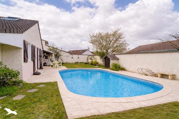 Maison à vendre |                                       Meyzieu |                                        5 pièces  |  95 m²
