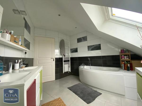 Maison à louer 7 pièces 206.54m²