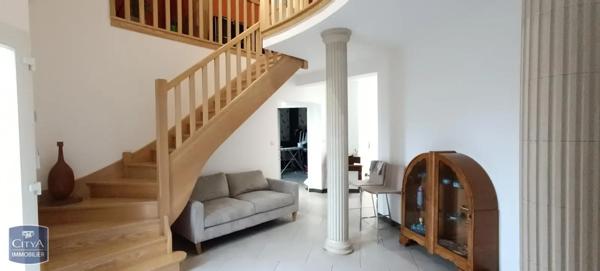 Maison à louer 7 pièces 206.54m²