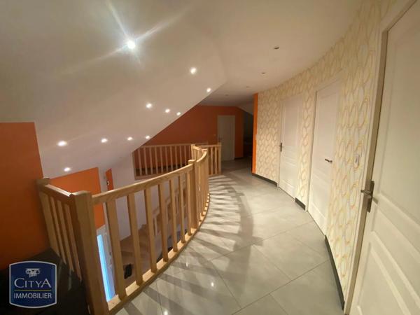 Maison à louer 7 pièces 206.54m²