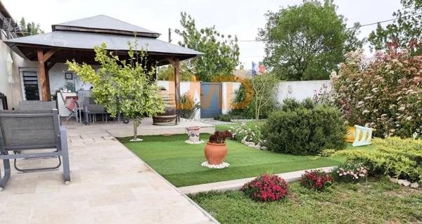 Le Luc: Villa 150m2 - Terrain 1500m2 - Piscine - Carport 6 Voitures