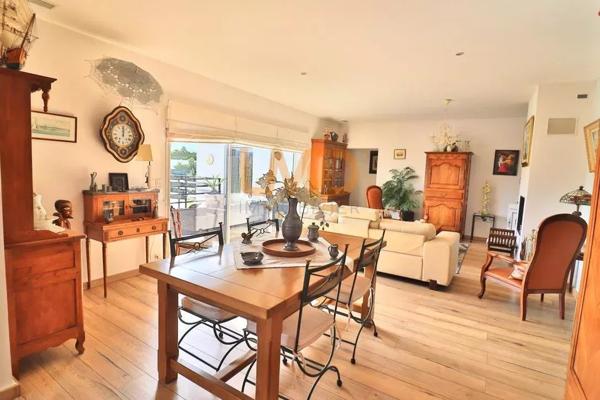 Le Luc: Villa 150m2 - Terrain 1500m2 - Piscine - Carport 6 Voitures