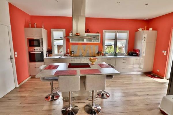 Le Luc: Villa 150m2 - Terrain 1500m2 - Piscine - Carport 6 Voitures