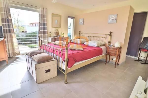 Le Luc: Villa 150m2 - Terrain 1500m2 - Piscine - Carport 6 Voitures