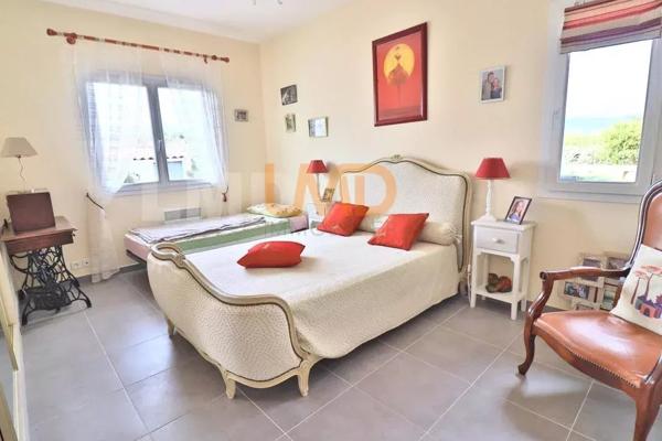 Le Luc: Villa 150m2 - Terrain 1500m2 - Piscine - Carport 6 Voitures