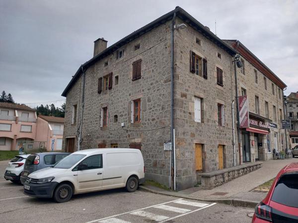 43220 Riotord Immeuble d'environ 250 m²  sur 3 niveaux plus cave en sous-sol et grenier