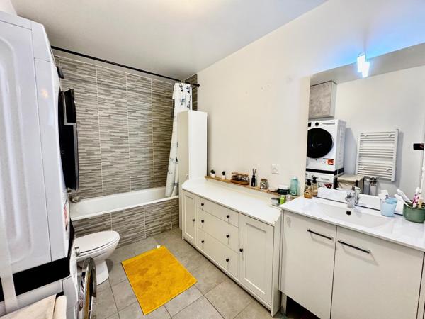 Très bel appartement F3  de 71 m² avec un balcon terrasse