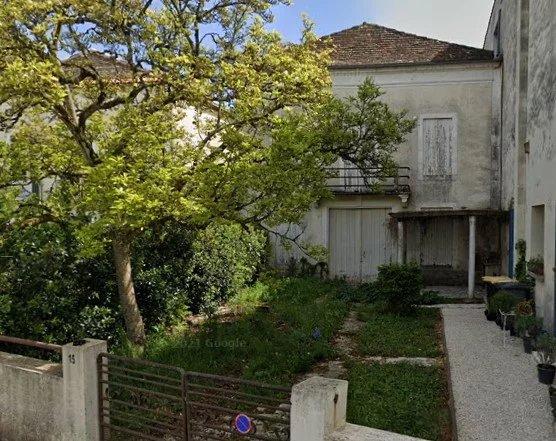Propriété ancienne et authentique au centre d'une Bastide touristique