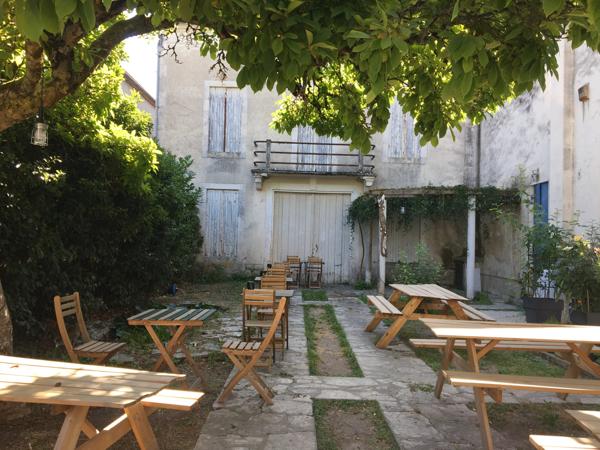 Propriété ancienne et authentique au centre d'une Bastide touristique