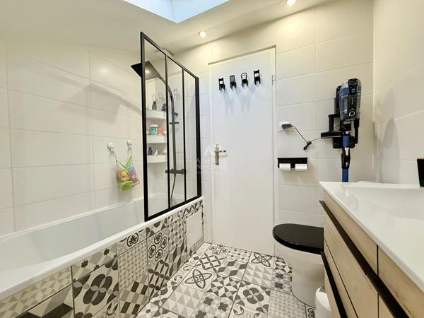 Maison Eragny 4 pièce(s) 78 m2 299 000 € **  - Référence  8001